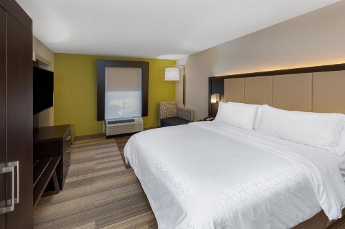 Holiday Inn Express Minden image 16