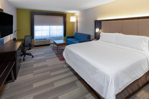 Holiday Inn Express Minden image 20