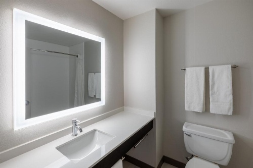 Holiday Inn Express Minden image 21