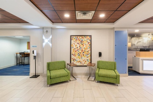 Holiday Inn Express Minden image 23