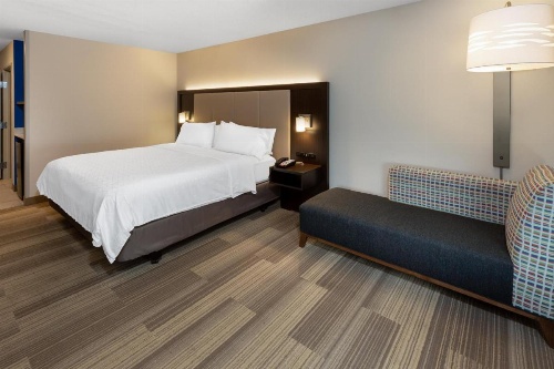 Holiday Inn Express Minden image 39