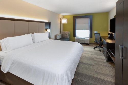 Holiday Inn Express Minden image 41
