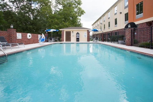 Holiday Inn Express Minden image 46