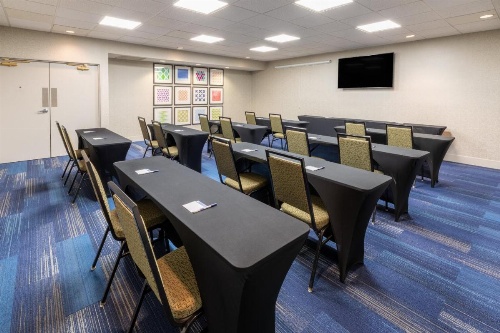 Holiday Inn Express Minden image 48