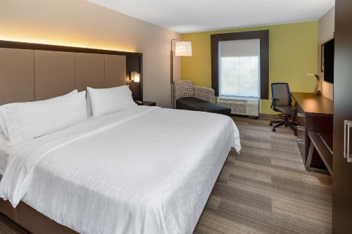 Holiday Inn Express Minden image 7